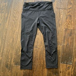 Lululemon black crops size 6